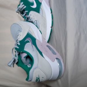 Women's Nike Air max 8.5 white green